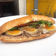 Bánh mì thịt thung trứng lòng đào