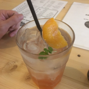 A hot day in June, the best choice is 1 glass soda fruit. Peach soda fruit