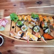 Thuyền sushi
