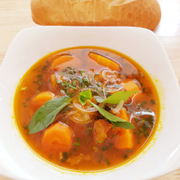 Bò kho bánh mì - Hủ tíu bò kho
(Stewed beef served with either bread or noodle)