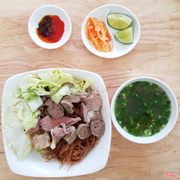 Phở khô
(Dried beef noodle)