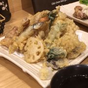 Nhìn hình thì ko thấy to nhưng thực sự là phần tempura này rất rất nhiều đồ!!!