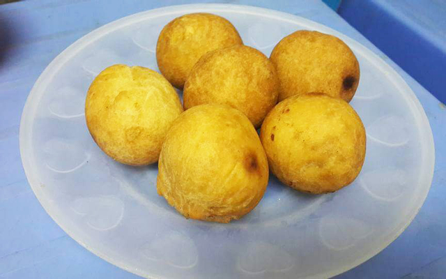 Ăn Vặt Cô Dũng - Bánh Bao Chiên & Gà Chiên Giòn