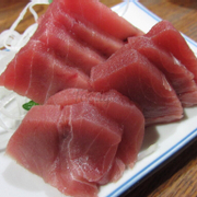 マグロ刺身 maguro sashimi mới về . tươi ngon lắm các bác các chị ơi 