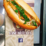 Bánh mì chả cá 