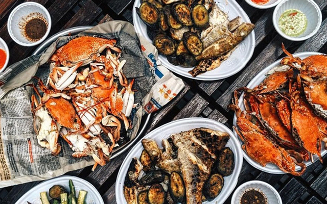 Thu Tâm Côn Đảo và Côn Đảo Phi Yến nhà hàng hải sản có đặc điểm gì nổi bật về thực đơn và không gian?