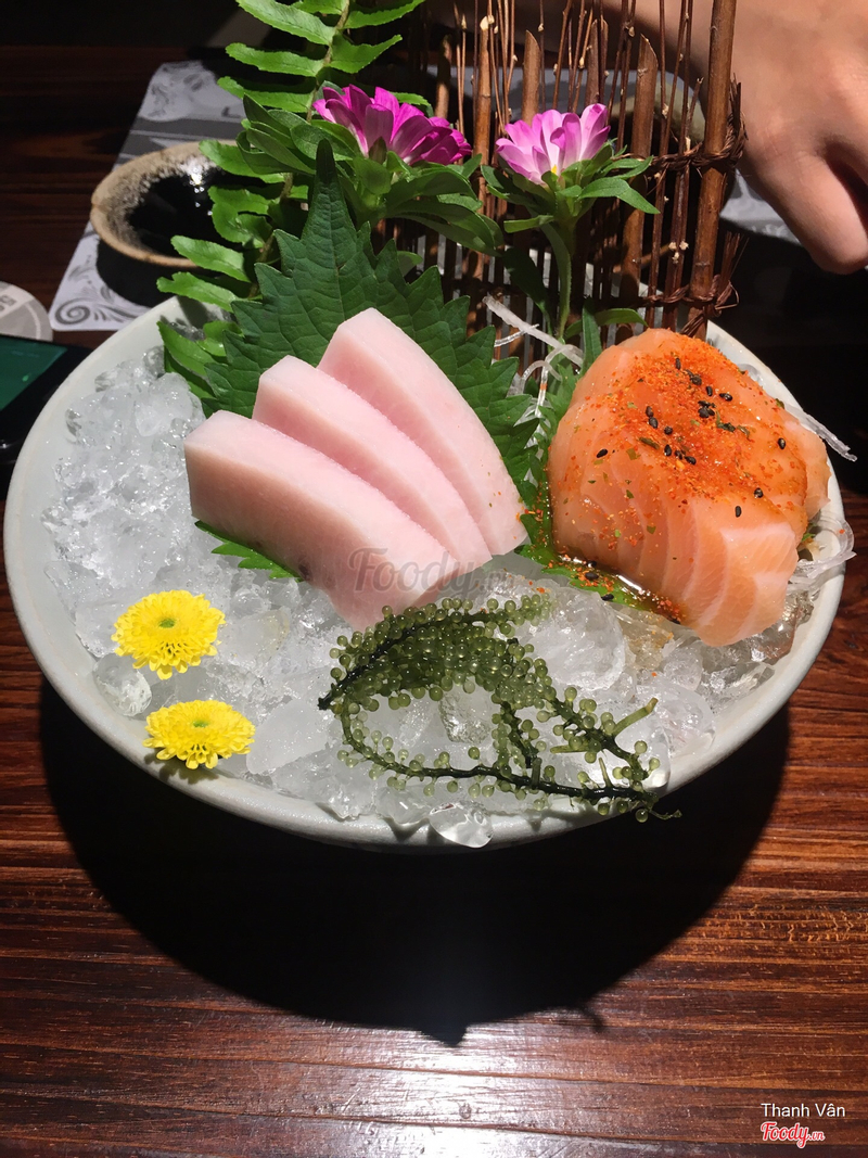Sashimi cá kiếm và cá hồi