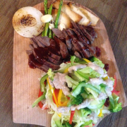 Steak salad + kim chi + cơm ❤️ 300.000₫
