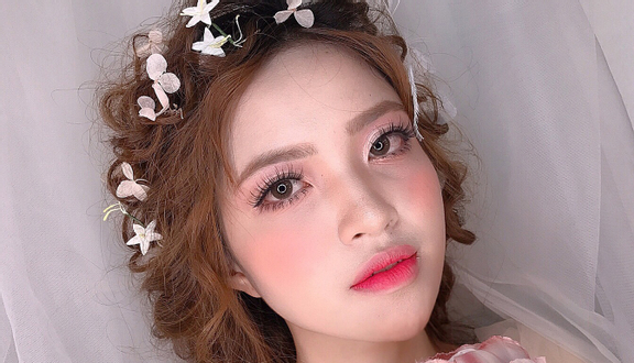 Makeup Anna Trần