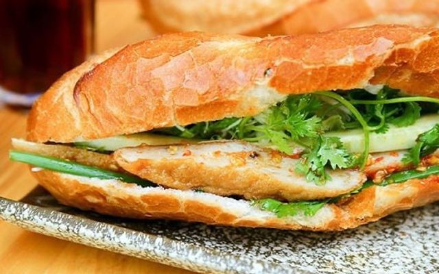 Tuli - Bánh Mì Bò, Gà Nướng Phô Mai & Chè Kem Nổi