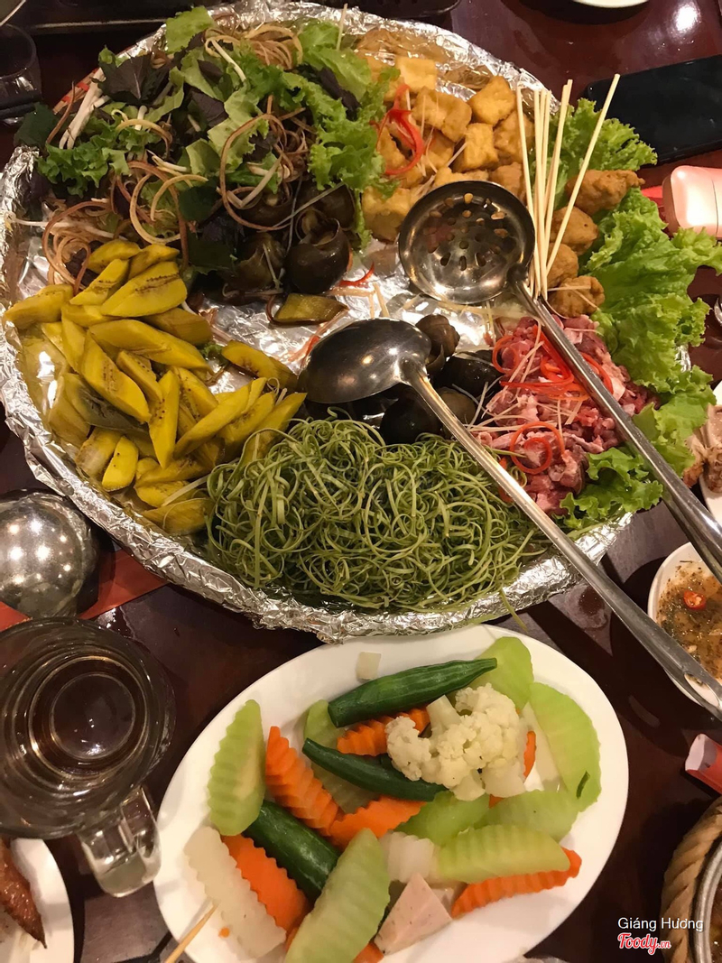 Kim Kê Quán - Gà Nướng Lu Ở Quận Hai Bà Trưng, Hà Nội | Bình Luận - Kim Kê  Quán | Giáng Hương | Foody.Vn
