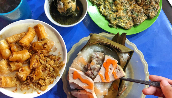 Bánh Giò, Cháo & Trứng Vịt Lộn - Chùa Láng