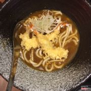 Mì udon cà ri tempura tôm