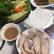 Bánh tráng cuốn thịt heo