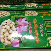 Sản phẩm hạt sen khô Hưng Yên tại cửa hàng bà Mai