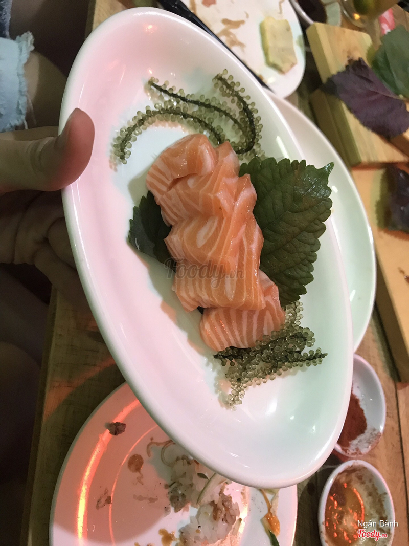 Sashimi cá hồi 49k quá rẻ