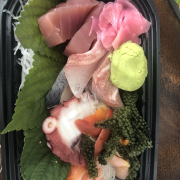 Mình vừa order set sashimi & 1 số món khác. Sashimi không được tươi lắm còn lại các món khác thì ok.