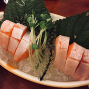 Cá hồi sashimi