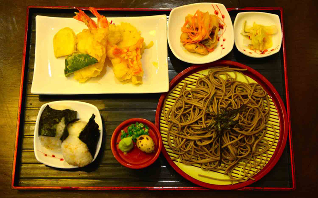 Paku Paku - Japanese Restaurant
