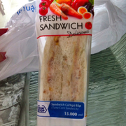 Sandwich cá ngừ bắp