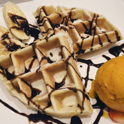 Waffles with mango ice cream