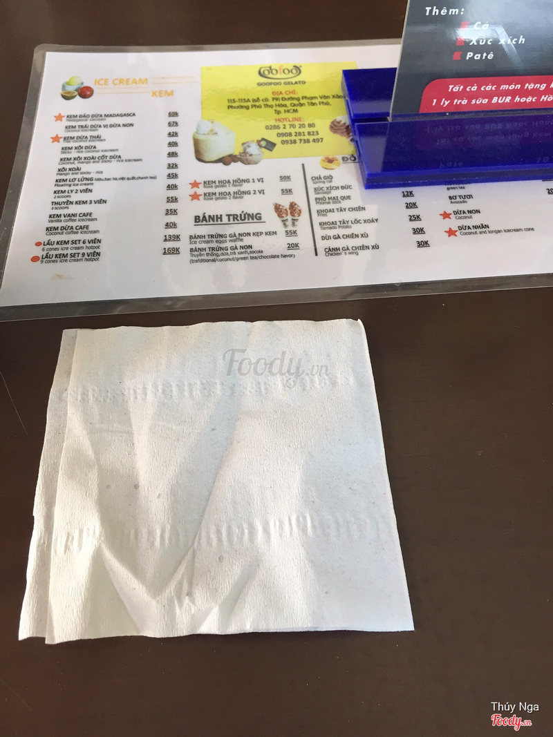 Với giá nước tại quán mà lại sd khăn giấy này (khăn giấy ăn mà các quán ăn hay dùng, bui giấy không à. Hic) 