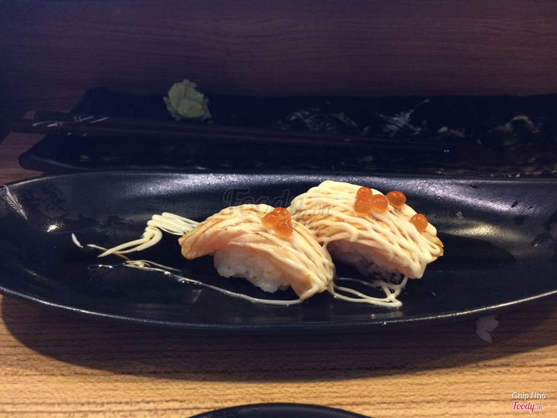 lườn sushi cá hồi