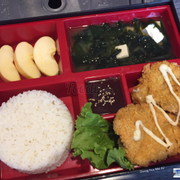 Cơm Bento  Thịt Heo Chiên xù Tonkatsu & Canh Rong biển  Free 