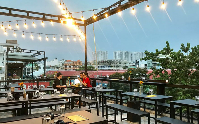 No Rooftop Bistro là tên gọi đầy mới lạ với những trải nghiệm ẩm thực tuyệt vời. Hãy tận hưởng không khí sôi động và sức sống từ tầm nhìn toàn cảnh tại địa điểm.