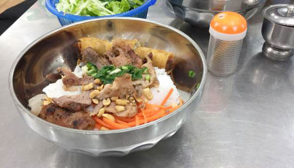Hột Vịt Lộn & Bún Thịt Nướng