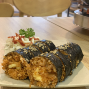 Kimbap phô mai