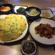 Bánh Hẹ Hàn Quốc & Bạch tuột sốt cay
