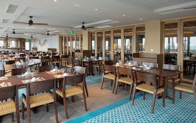 Marina Club - Restaurant, Cafe & Lounge
