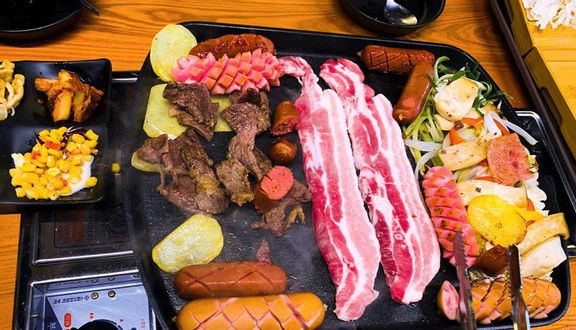Canh Quân Đội - Budae Jjigae mang đến cho bạn cảm giác trải nghiệm ẩm thực Hàn Quốc tuyệt vời nhất! Với các nguyên liệu tươi ngon và nước dùng đậm đà, món ăn này chắc chắn sẽ mang đến cho bạn một trải nghiệm thú vị. Hãy đến và thử ngay cùng bạn bè của bạn, bạn nhé!