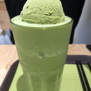 Matcha ice blended with ice cream 