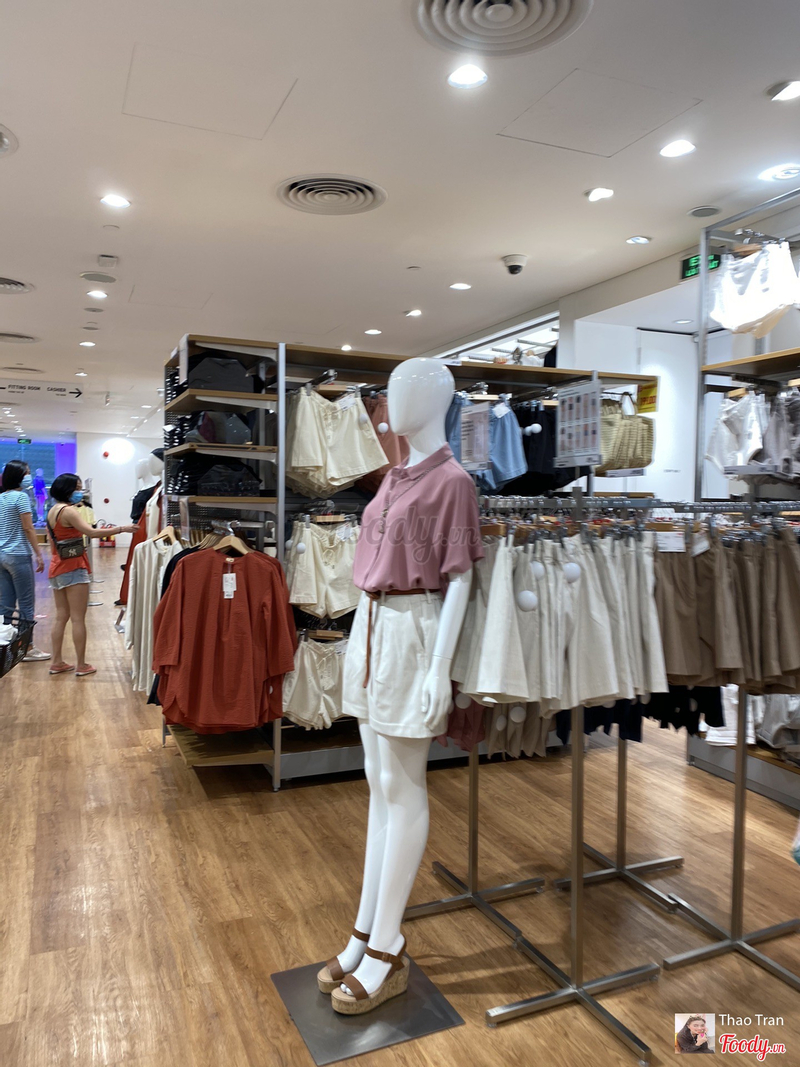 Một chủ shop ở Hà Nội bị tố bán hàng nhái quần áo Uniqlo với giá đắt đỏ