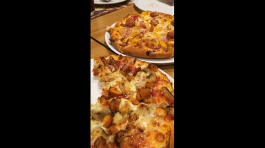 Thứ 4: Mua 1 pizza tặng 1 pizza 😍