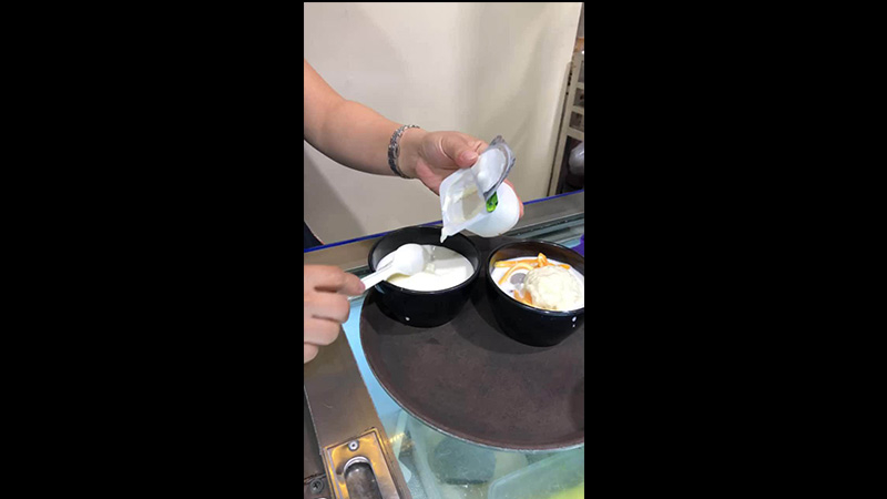 Sữa chua nếp cẩm vs chè sầu riêng